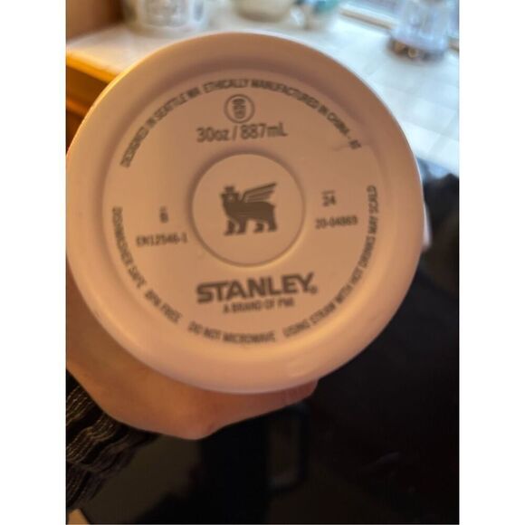 Stanley 30 oz Tumbler - Picture 4 of 4